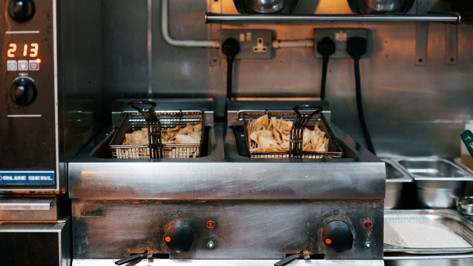 How foodservice equipment dealers manage product data