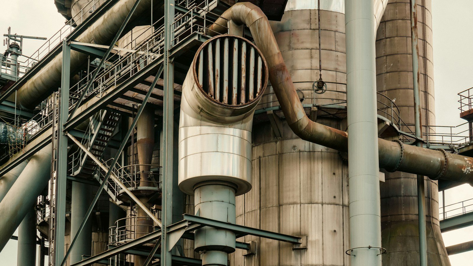 How HVAC distributors manage product data for replacement parts